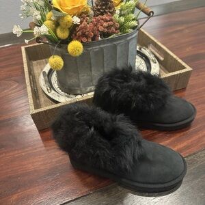 UGG Women's Black Fluffy Slippers